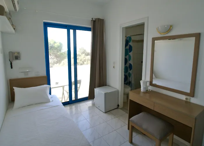 Nathalie ホテル イキソス