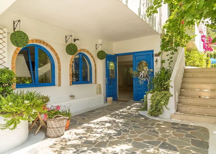 Nathalie ホテル イキソス